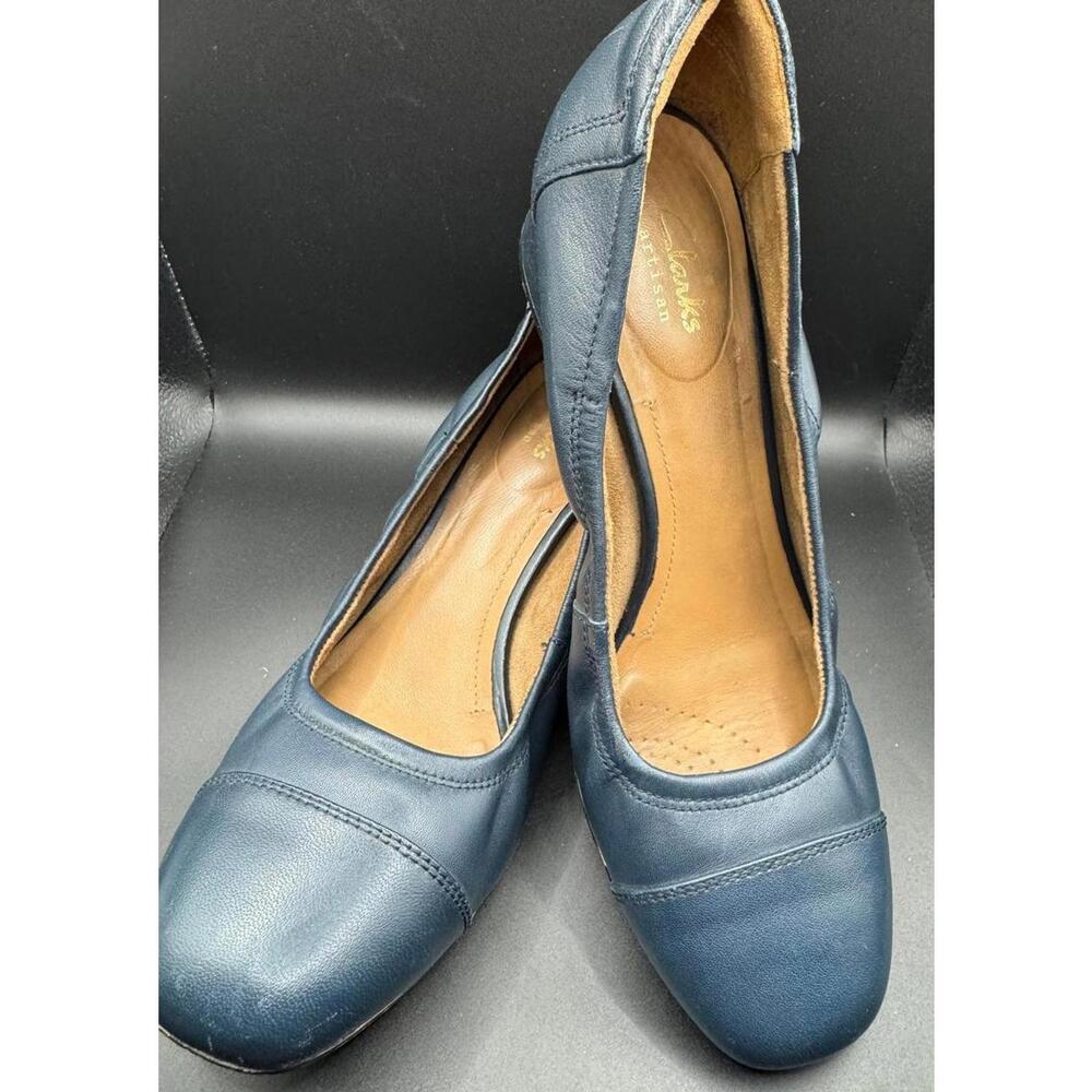 Clarks Artisan Navy Leather Low Heel Pumps - Women's Size 10